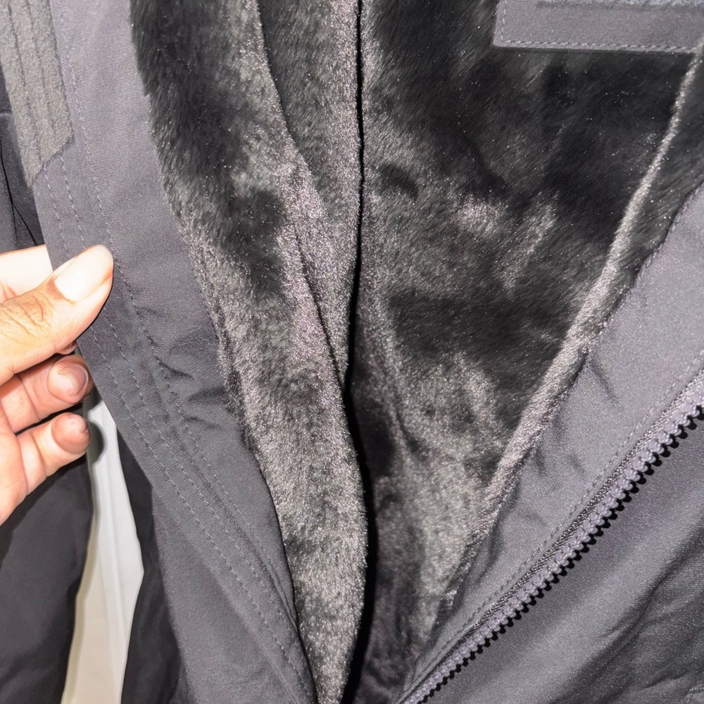 *Black Jacket - Picture 4 of 5